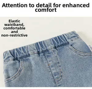 Vue détaillée du pantalon flare en jean pour enfants avec taille élastique confortable