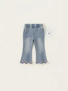 Jean Évasé Doux pour Filles Bleu Clair Taille Élastique Pantalon Denim Avec Bordure en Dentelle et Nœud Perle Artificielle