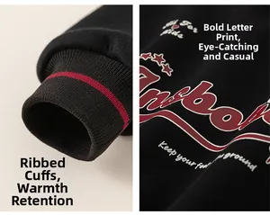 Détail du sweat-shirt noir pour garçon montrant les poignets côtelés et les broderies