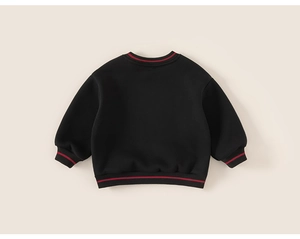 Vue arrière du sweat-shirt noir enfant avec poignets et ourlet rayés rouge et noir