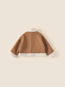 Braune Wildlederjacke für Mädchen mit weißem Lammfellkragen und Saum für den Winter