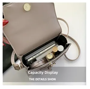 Innenansicht zeigt viel Platz für Handy, Make-up und Powerbank mit Magnetverschluss