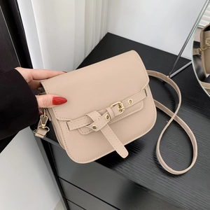 Retro beige halbrunde Satteltasche mit dekorativer Schnalle und goldener Hardware