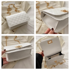 Vues détaillées du sac bandoulière matelassé blanc avec chaîne dorée et espace intérieur