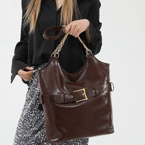 Sac Tote pour Femmes Grande Capacité en Cuir PU Sac à Épaule Décontracté avec Boucle de Ceinture Chaîne en Métal