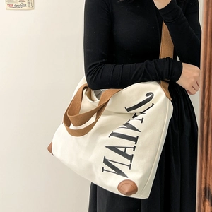 Grand sac cabas minimaliste en toile avec anses brunes et lettrage noir pour femme