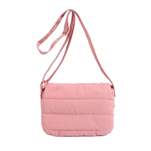 Bolso bandolera acolchado rosa con correa ancha ajustable para mujer