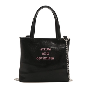 Sac seau noir en PU avec broderie rose et bandoulière en chaîne métallique