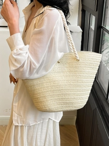 Fashionable large woven tote bag for women with sturdy rope handles for summer vacation