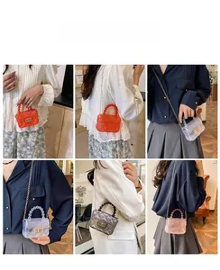 Détails de mini sacs gelée colorés avec anses en perles et texture PVC matelassée