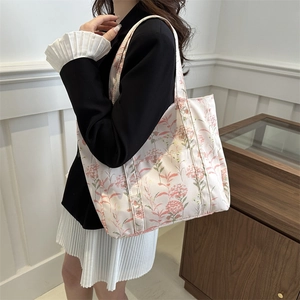 Borsa tote grande in tela da donna con stampe floreali vintage e design capiente chic