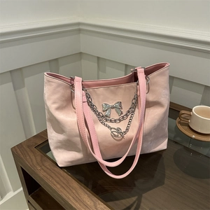 2024 Nouveau Sac Fourre-tout en Cuir PU Grande Capacité Avec Chaîne Métallique Nœud Papillon Décor Sac à Épaule Quotidien