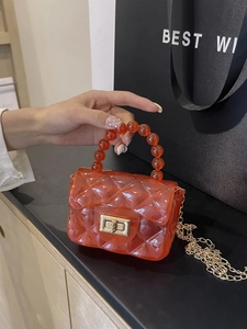 Mini sac gelée orange en PVC avec texture matelassée et poignée en perles élégante