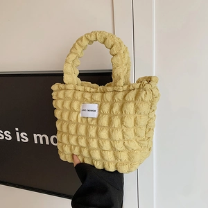 Sac fourre-tout jaune chic texturé avec logo Love Fashion pour les déplacements quotidiens