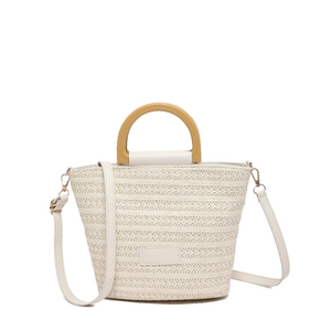 Sac cabas tissé crème avec poignées en bois marron et bandoulière réglable pratique