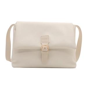 Bolso bandolera vintage blanco crema mate con solapa elegante y hebilla dorada