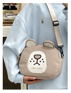Detail of adjustable strap and cute bear-shaped canvas crossbody bag for kids