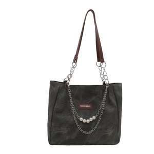 Borsa tote grande in tela grigio scuro con catena di perle e manici in pelle pregiata