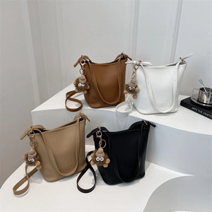 Sac Seau en Cuir PU pour Femmes Motif Litchi Tendance de Rue Fermeture Magnétique Sac à Bandoulière Avec Charme