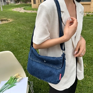 Retro denim crossbody tote bag in dark blue canvas with adjustable wide shoulder strap