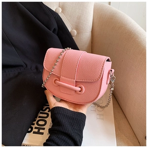 Detail of pink saddle bag with lychee grain texture and elegant silver bead chain