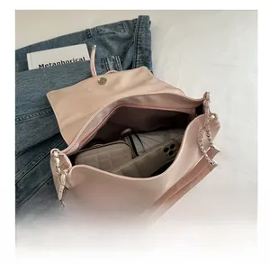 Borsa a tracolla in PU rosa chiaro con interno spazioso per portafoglio e smartphone