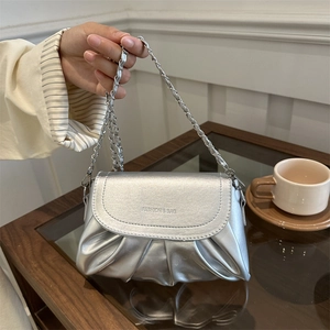 Sac à Épaule Plissé à la Mode pour Femmes Sac Nuage en Simili Cuir PU Souple avec Chaîne en Métal Petit Sac à Main Élégant Couleur Unie