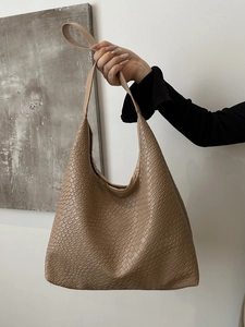 Retro camel woven hobo shoulder bag with a spacious minimalist tote design for women