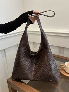 Retro dark brown woven tote bag with 2-piece set design in minimalist leather finish