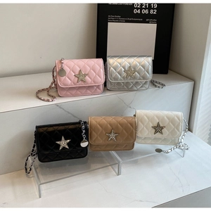 Sac à Épaule Matelassé Femme avec Chaîne Étoile en Strass Cuir PU Petit Sac Carré Bandoulière Mode Décontractée Quotidienne