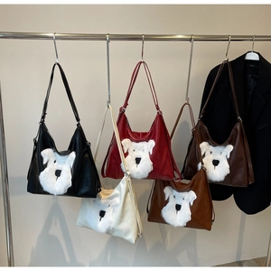 Cinq sacs fourre-tout élégants en diverses couleurs avec motifs de chien schnauzer