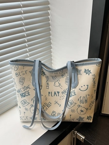 Contrast color tote bag with American graffiti prints and bear patterns for women