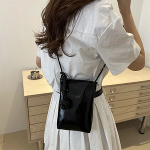 Mini sac à bandoulière noir en cuir ciré pour téléphone avec détail de bandoulière nouée