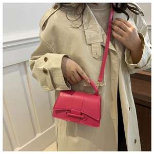 Detail of rose red crossbody bag with metal bar buckle and smooth leather texture