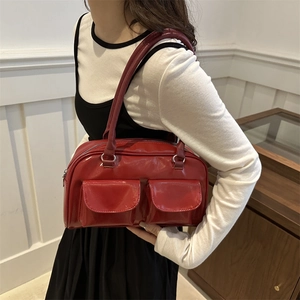 Sac à main rétro en cuir verni rouge foncé pour femme avec finition brillante et poches