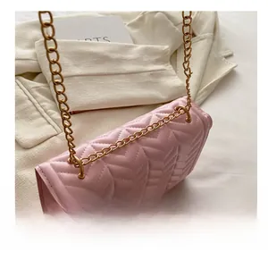 Detailed close-up of the pink V-quilted texture and gold metal chain of the shoulder bag
