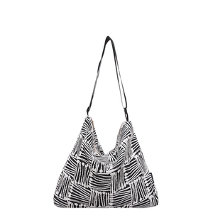 Large capacity hobo tote bag with black and white geometric pattern for women