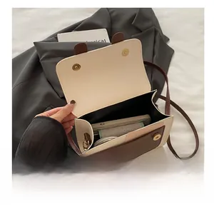 Internal capacity detail of the vintage color-block crossbody bag with adjustable strap