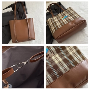 Détails de ce sac cabas en cuir marron avec tissu à carreaux et crochet de fermeture en métal