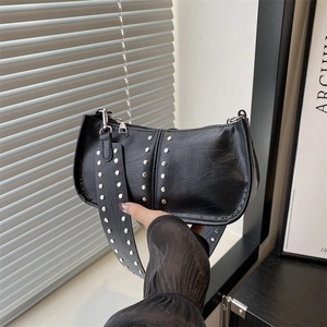 Petit Sac Sous le Bras en Cuir PU Rétro pour Femmes Décoration Rivets Sac à Épaule avec Fermeture Éclair Mode Quotidien