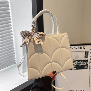 Sac à Épaule Matelassé pour Femmes Sac à Main en Cuir PU à la Mode Avec Foulard en Soie Décoratif Motif Éventail