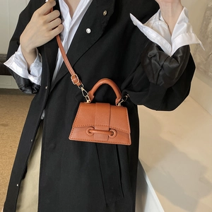 Mini sac bandoulière chic orange avec texture litchi et détails dorés pour femmes à la mode