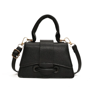 Sac à main classique en cuir noir à motif litchi avec finitions dorées élégantes