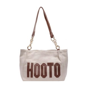Minimalist beige tote bag with HOOTO leather lettering and gold metal chain shoulder strap