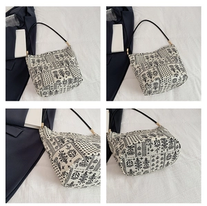 Vues détaillées du sac seau imprimé avec motifs floraux et conception à grande capacité