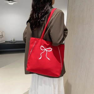 Grand sac cabas rouge en toile avec broderie de nœud blanc pour mode féminine