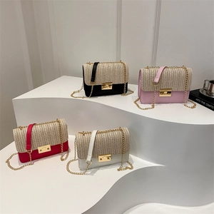 Fashionable straw and leather patchwork shoulder bags with gold chain and metal buckle