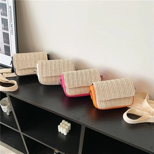 Fashion Woven Straw Crossbody Bag Mini Square Bag With Contrast Leather Trim Wide Adjustable Strap Casual Shoulder Bag