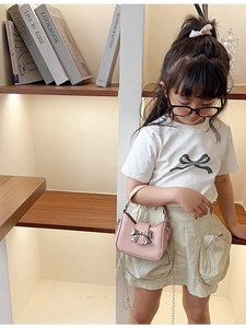 Mini borsa a tracolla rosa alla moda con decorazione a fiocco argento per bambine