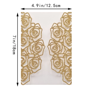 Copertura per invito a nozze in carta glitterata tagliata al laser con rose e misure